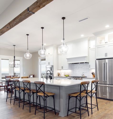 Kitchen Island Seating Around, Kitchens With Bars And Islands, Cool Kitchen Color Schemes, Modern Ranch Kitchen, Kitchen Isle, Island Makeover, Ranch Kitchen, Beach Kitchen, Lake House Kitchen