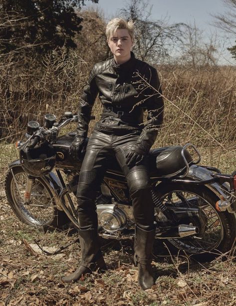 Casil Mcarthur, Bike Outfit Men, Irish Cities, Motorcycle Leathers Suit, Bike Leathers, Tight Leather Pants, Mens Leather Clothing, Motorcycle Suit, Motorcycle Men