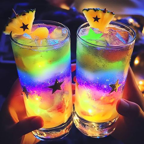 Pouring Drink Aesthetic, Y2k Drinks, Fancy Drinks Aesthetic, Glowing Drinks, Fantasy Drinks, Drinks To Make At Home, Creative Drinks, Drinks To Make, 18th Birthday Party Themes