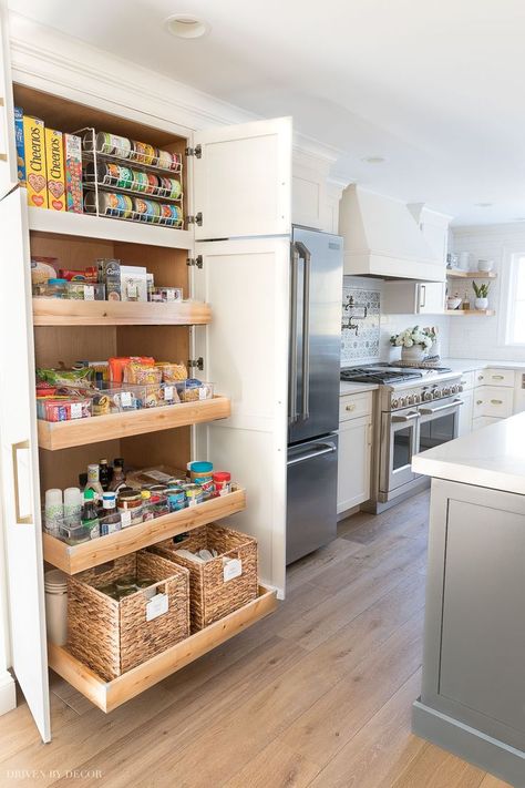 Great pantry organization tips from the gorgeous kitchen pantry cabinet! #organization #homeorganization #pantry High Low Kitchen Cabinets, Dining Room With Pantry Cabinet, Home Kitchens Modern, Kitchen Layout Ideas With Breakfast Nook, Kitchen Design Peninsula Layout, Build A Shop On A Budget, Small Stove Hood, Kitchen With 2 Windows Layout, Functional Design Interior