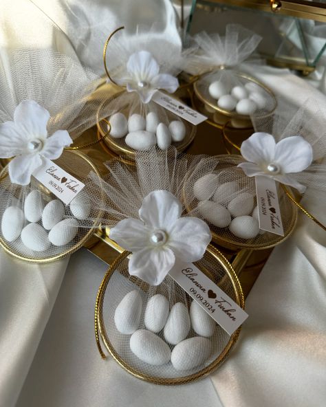 ~ Personalized Almond Candy Magnet Favors with Flower 🏷️JJ 4ever Favors • #AlmondCandy #MagnetFavors #WaxSeal #CustomWedding #DrageeFavors #BabyShowergifts #Favorsinbulk #weddingguest #quinceañerafavors #baptismfavors #baptême #baptêmefaveur #communionfavors #jj4everfavors Almond Candy, Magnet Favors, Quinceanera Favors, Porta Confetti, Communion Ideas, Communion Favors, Wedding Decor Style, Baptism Favors, July 15