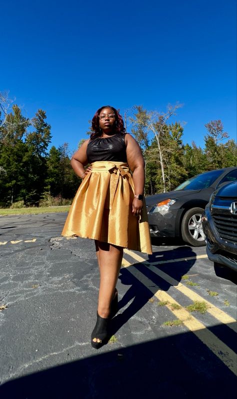 Black shirt gold skirt black chunky heels burgundy hair Prep Outfits, Black And Gold Outfit, Dinner Wear, Gold Shirt, Gold Outfit, Church Outfits, Black Skirt, Girls Wear, Wearing Clothes