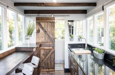 This kitchen looks wonderful. Check out the full tiny house review :  https://www.tinysociety.co/articles/20-foot-luxury-container-tiny-home-with-giant-glass-doors/ #tinysociety #tinthouse #tinyhousereview Design Casa Piccola, Container House Interior, Container Homes For Sale, Tiny Container House, Tiny House Towns, Tiny House Luxury, Shipping Container House Plans, Building A Container Home, Interior Design Per La Casa