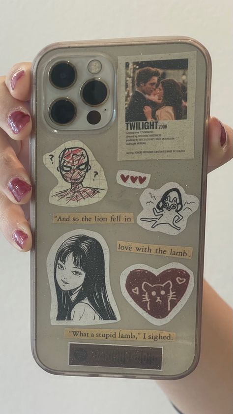 twilight phone case, tomie drawing, spiderman doodle, iphone design inspo Spiderman Phone Case, Diy Y2k, Homemade Phone Cases, Clear Phone Case Design, Iphone Clear Case, Phone Case Clear, Cute Iphone Cases, Phone Case Diy Paint, Diy Phone Case Design