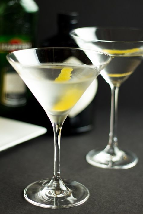 How to make Perfect Martini - Fox and Briar Kfc Mac And Cheese, Pumpkin Applesauce, Best Martini, Fancy Mac And Cheese, Best Martini Recipes, The Perfect Martini, Lemon Martini, Best Mac N Cheese Recipe, Gin Martini