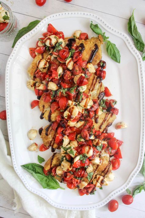 Bruschetta Caprese Chicken Cutlets — Lauren Twigge Nutrition Bruschetta Caprese, Caprese Bruschetta, Chicken Cutlet Recipes, Easy Bruschetta, Honey Soy Chicken, Chicken Cutlet, Cooking Whole Chicken, Cranberry Chicken, Beautiful Dinner