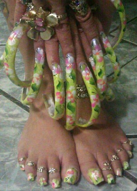 Really Long Nails, Bad Nails, Long Fingernails, Crazy Nail Art, Nails Dip, Curved Nails, Acrylic Toes, Acrylic Toe Nails, Exotic Nails