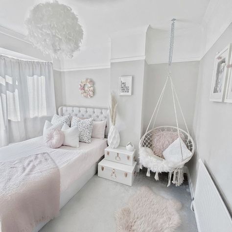 Grey Room Decor, Bedroom Swing, Room Swing, Designed Bedroom, Nice Rooms, Curtain Bedroom, Bedroom Makeovers, Teen Bedrooms, Teenage Room