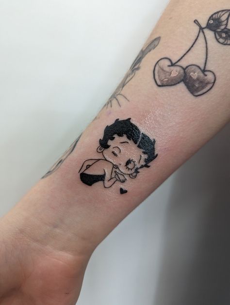 Betty Boop tattoo Betty Boop Leg Tattoo, Bett Boop Tattoo, Tattoo Ideas Betty Boop, Spooky Betty Boop Tattoo, American Traditional Betty Boop Tattoo, Lucy Peanuts Tattoo, Betty Boop Flash Tattoo, Gothic Betty Boop Tattoo, Betty Boop Tattoo Traditional