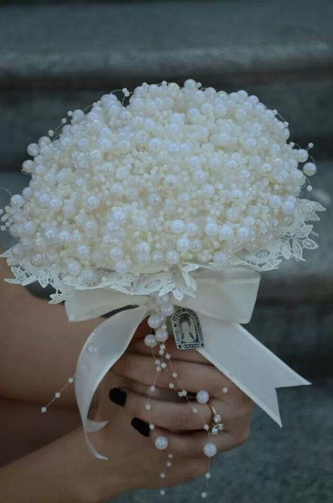 Pearl Bouquet Wedding, Pearl Bridal Bouquet, Unique Bridal Bouquets, Unique Wedding Bouquet, Beaded Bouquet, Pearl Bouquet, Simple Wedding Bouquets, Crystal Bouquet, Bride Dress Simple