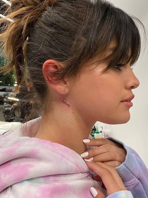 Selena Gomez Background, Selena Gomez Tattoo, Rare Tattoos, Selena Selena, Think Tattoo, Female Tattoos, Selena Gomez Cute, Neck Tattoos, Delicate Tattoo