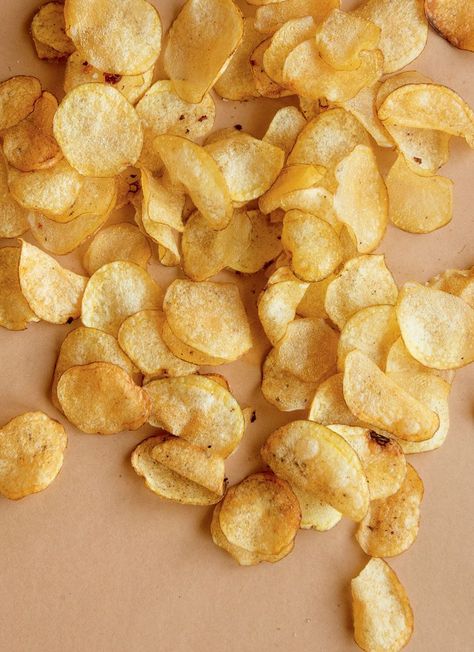 Spicy Salt, Airfryer Recept, Fresh Potato, Potato Crisps, Quizzes For Fun, Banana Chips, Eat Lunch, Food Wallpaper, Potato Chips