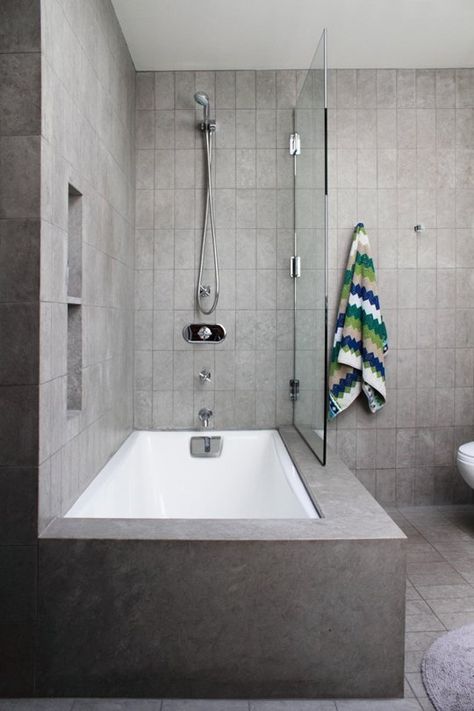 5 Fresh Ways to Shake Up the Look of a Bathtub/Shower Combo                                                                                                                                                     More Bathroom Tub Shower Combo, Bathtub Shower Combo, Bathroom Tub Shower, Tub Ideas, Bad Inspiration, Soaker Tub, Bathroom Tub, Trendy Bathroom, Tub Shower Combo