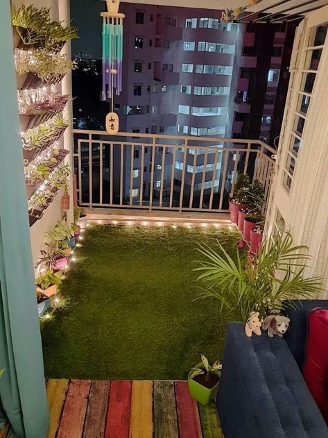 Small Balcony Plants, Outdoor Balcony Furniture, Modern Balcony Ideas, Balcony Makeover, Balcony Gardening, Diy Balcony, Indian Room Decor, Balcony Design Ideas, Indian Bedroom Decor