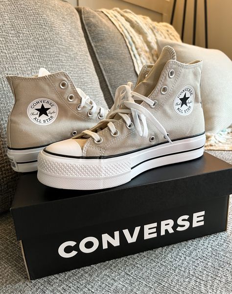 Converse Chuck Taylor All Star Lift, Light Converse, All Star Converse, Beige Converse, Zapatillas All Star, Cute Converse Shoes, Cute Converse, Converse Star, Pant Chains