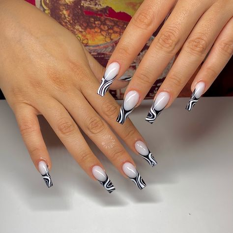 White Tip Nails With Black Design, French Nails With Black Tips, Black And White French Tip Acrylic Nails, French Tip Acrylic Nails Black And White, White French Tip Nails With Black Design, Black And White French Tip Nail Designs, Black And White Nails Swirl, Black And White French Nail Designs, Black And White Coffin Nail Ideas