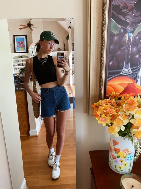 Long Blue Jean Shorts Outfit, Tank Top And Jean Shorts Outfit, Blue Short Jeans Outfit, Dark Jean Shorts Outfit, Dark Wash Shorts Outfit, Jean Shorts And Tank Top Outfits, Dark Blue Denim Shorts Outfit, Dark Blue Shorts Outfit, Basball Hat