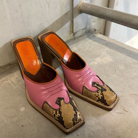 Rare Miu Miu western mules from 1999. Size 36.5. Available April 16th on the website / or send us offers via instagram @guzziarchive. . Western Mules Outfit, Mules Shoes Outfit, Carrie Bradshaw Shoes, Vintage Miu Miu, Mules Outfit, Western Mules, Vintage Loafers, Jeweled Shoes, Style Français