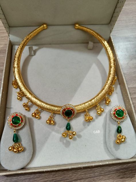 Marwadi Gold Jewellery, Pahadi Jewellery, Rajwada Jewellery, Rajput Jewellery, Rajputi Jewellery, Unique Gold Jewelry Designs, Gold Jewels Design, Neck Pieces Jewelry, Antique Necklaces Design