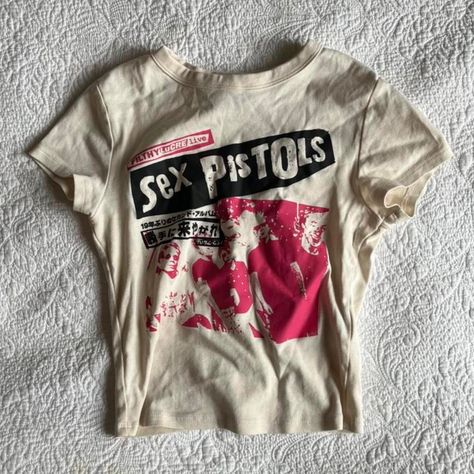 Look what I just found on Depop 🙌 https://depop.app.link/RhbxORmIWqb Shirt Aesthetic Design, Cropped Vintage Tee, Grunge Band Shirts, Vintage Punk Shirt, Vintage Cropped T-shirt With Screen Print, Vintage Cropped Cotton T-shirt With Screen Print, Tshirt Crop, Baby Tee Shirt, Aesthetic Tshirt