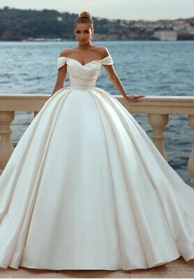 Ball Gown Silk Wedding Dress, Wedding Dresses White Elegant, Sweetheart Ball Gown Wedding Dress, Princess Wedding Ball Gown, Massive Princess Wedding Dress, Ball Gown Wedding Dress Satin, Big Satin Wedding Dress, Big Fancy Wedding Dresses, Simple White Ball Gown