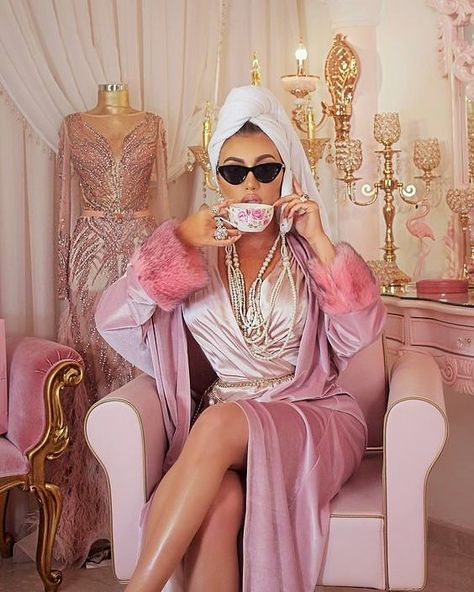 Glam Aesthetic, Mode Rose, Mode Editorials, Rich Girl Aesthetic, Photoshoot Themes, Pastel Pink Aesthetic, Classy Aesthetic, Pink Vibes, Everything Pink