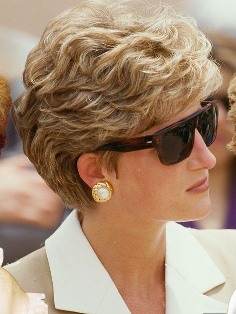 Diana Haircut, Princess Diana Hair, Hair Evolution, Vogue Photo, Princess Diana Photos, Princes Diana, Teddy Boys, Lady Diana Spencer, Richard Branson