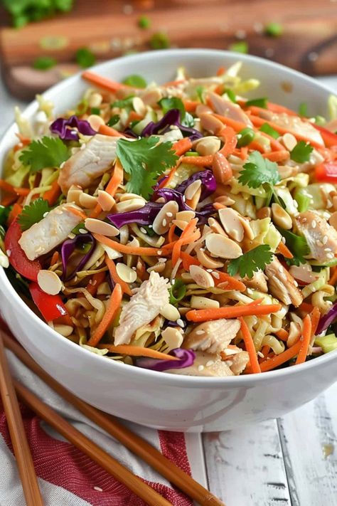 Crispy Chow Mein, Chinese Chicken Salad Dressing, Crunchy Noodles, Crispy Chow Mein Noodles, Homemade Chicken Alfredo, Chinese Salad, Chicken Salad Dressing, Chinese Chicken Salad Recipe, Bean And Bacon Soup