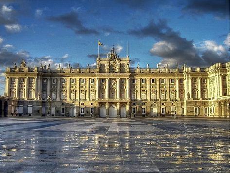 If you enjoy the beauty of history seen on buildings, check out these ten fascinating examples. The ten palaces belong or used to belong to royal families, so no wonder why their interior and exterior are so close to perfection! Next time when you have the opportunity, visit one of palaces below and let the beauty around to inspire you. #travel Madrid Tourist Attractions, Madrid Hotels, Famous Monuments, Royal Palace, Spain And Portugal, Madrid Spain, Travel And Tourism, Spain Travel, Malaga