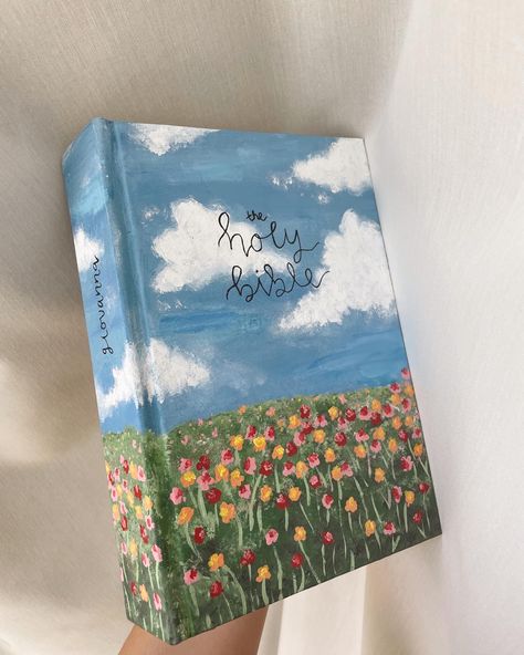 Cute Bible Cover Designs, Bible Paintings Aesthetic, Notebook Painting Cover, Painting Ideas For Presents, Scripture Cover Painting, Painted Leather Bible, Paint Book Cover Ideas, Paint Your Bible Cover, Painting On Bible Cover