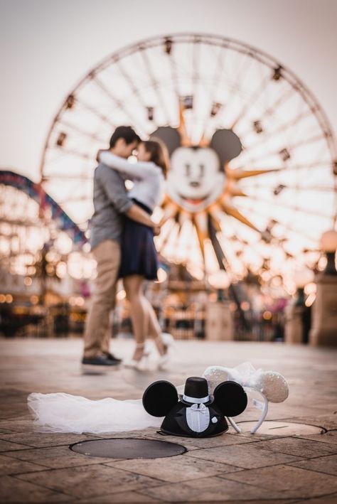 Disneyland Engagement Pictures, Los Angeles Disneyland, Disneyland Couples Pictures, Disneyland Proposal, Disney Engagement Pictures, Disneyland Engagement Photos, Disneyland Engagement, Disneyland Wedding, Disney Engagement