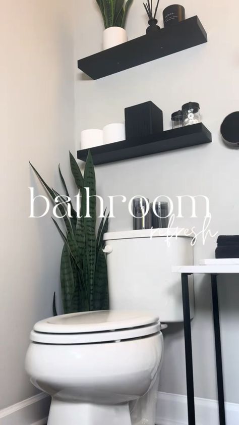 White Clean Bathroom, Clean Bathroom Aesthetic, Zen Bathroom Decor, Half Bathroom Decor, Black Bathroom Decor, Bathroom Decor Themes, Clean Bathroom, Washroom Decor, Bathroom Oasis