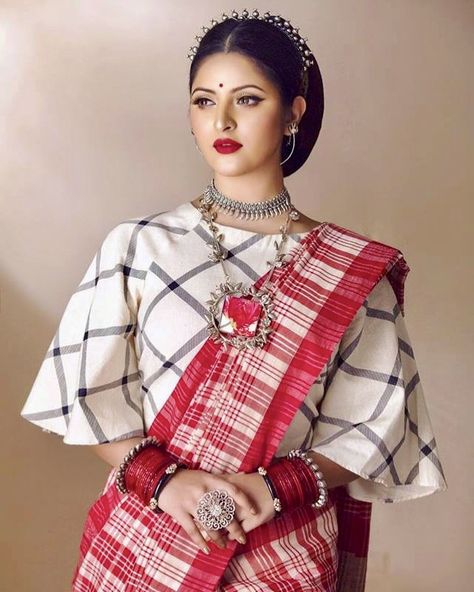 Bangladeshi Saree, Pori Moni, Goth Women, India Beauty, Fashion Magazine, Beauty Women, Blouse Designs, Victorian Dress, Girl Fashion