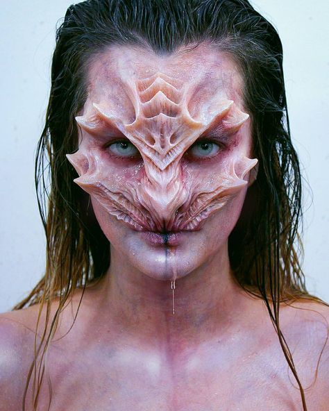 Extraordinary beauty on Instagram: “🌹➡@daedric.models⬅🌹 • • • • • Repost @noah.faun ◽ THE LAKE SIREN// ~ I love this picture of the sfx make-up I did last month. I created…” Cinema Makeup, Dragon Makeup, Alien Makeup, Monster Makeup, Fashion Expression, Prosthetic Makeup, Fun Makeup, Special Fx Makeup, Amazing Halloween Makeup