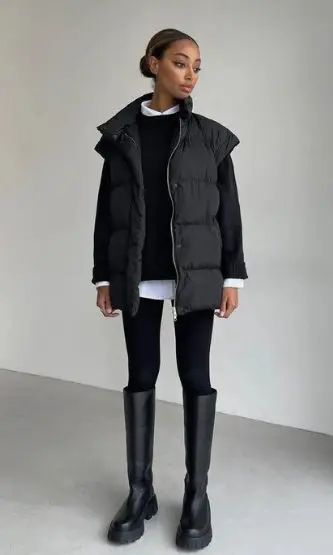 rain boot outfit with leggings Rainy Outfit Ideas For School, Professional Outfits Rainy Day, New York Outfits Rainy, Rain Boots Office Outfit, Ny Rainy Day Outfit, Preppy Rain Outfit, Rainy Day Christmas Outfit, Rain Casual Outfit, How To Look Cute In The Rain