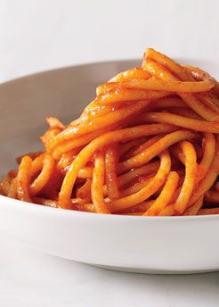 The secret to this simple tomato-based pasta recipe? Pasta water and butter. Pasta Pomodoro Recipe, Pomodoro Recipe, Spaghetti Al Pomodoro, Pasta Al Pomodoro, Orange Spaghetti, Pasta Pomodoro, Best Pasta Dishes, Recipe Pasta, Pasta Water