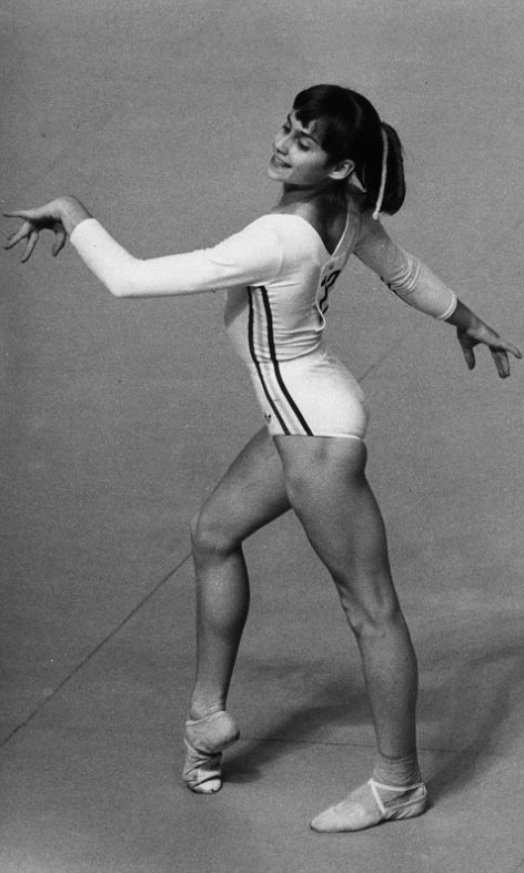 The perfect 10.0. Nadia Comaneci - Montreal Olympics 1976.  I remember watching her perform...she was adorable. Summer Olympics, 1976 Olympics, Nadia Comaneci, The Dictator, Perfect 10, Floor Workouts, Retro Photo, Old Photo, Gymnast