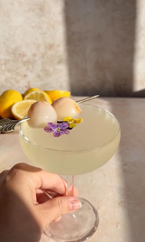 Lychee Martini — Join Jules Lychee Juice, Martini Party, Lychee Martini, Pretty Alcoholic Drinks, Lychee Fruit, Juice Ice, Mixed Drinks Recipes, Martini Recipes, Pretty Drinks