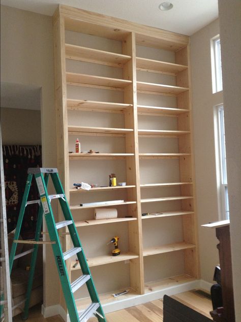 Home Library Diy, Diy Built In Shelves, Wall Bookshelf, Bookshelf Plans, Bookcase Diy, Library Bookshelves, Corner Bookshelves, Library Shelves, Library Wall