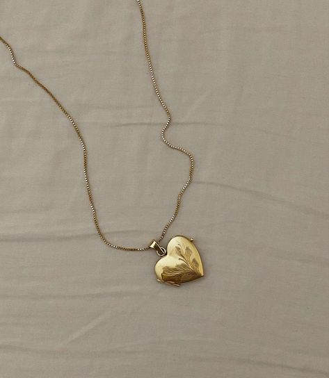 Bridesmaid Kit, Whimsical Jewelry, Heart Clothes, Classy Jewelry, Gold Heart Necklace, Handmade Wire Jewelry, Fancy Jewelry, Royal Jewelry, Heart Locket