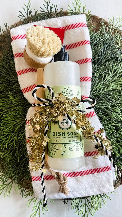 Kitchen Towel Gift Set, Hand Soap Christmas Teacher Gift, Dish Soap Gift Basket, Soap And Towel Christmas Gift, Pot Holder Gift Ideas Christmas, Kitchen Theme Gift Basket Ideas, Dish Towel And Soap Christmas Gift, Dishcloth Christmas Gift Ideas, Bath And Body Soap Gift Ideas