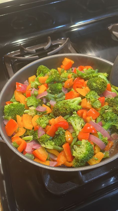 Sautéed Broccoli, Red & Orange bell peppers, purple onion, green beans steamed with water    In a pan. Healthy lifestyle. Green lifestyle. Healthy habits. Transformation. Green Beans Broccoli, Green Beans Steamed, Onion Green Beans, Steam Vegetables Recipes, Steam Vegetables, Steamed Veggies, Purple Onion, Healthy Food Menu, Steamed Vegetables