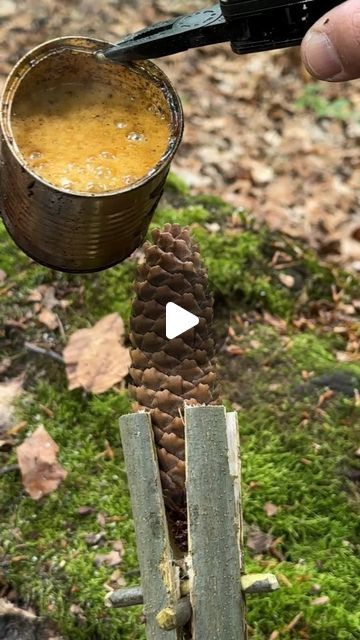 How To Survive In The Woods, Wilderness Survival Skills Life Hacks, Survival Hacks Wilderness, Campfire Ideas, Survival Hacks, Survival Ideas, Survival Items, Survival Skills Life Hacks, Wilderness Camping