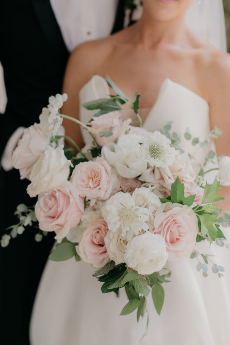 pink and white wedding bouquet White Blush And Greenery Bouquet, Light Pink Wedding Bouquet, Light Pink Bridal Bouquet, Cream Ranunculus, Pink White Wedding, Pretty Wedding Bouquet, Lilac Wedding Bouquet, Spring Wedding Ideas, Dusty Pink Weddings