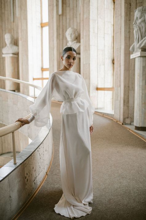 Long sleeves vintage wedding dress | Modern wedding gowns from MYWONY'S latest collection | Bridal Fashion | Magnolia Rouge: Fine Art Wedding Blog Bridal Gowns Sleeves, Wedding Sleeve Dress, Kristen Bell Wedding Dress, Fashionista Wedding Dress, Long Civil Wedding Dress, Bride Dress Modern, Midi Length Elopement Dress, Modern Wedding Dress Sleeves, Blazer Over Wedding Dress