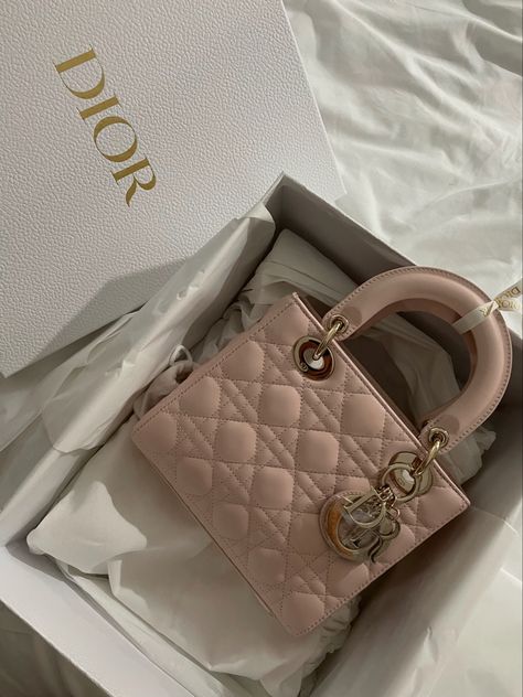 #fashion #dior #luxury #pink #handbags Dior Top, Crossbody Satchel, Women's Bags By Style, Dior Handbags, Leather Handbags Tote, Dior Wallet, Miss Dior, Cute Bags, Lady Dior Bag