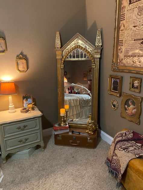 Chic Harry Potter Bedroom, Hogwarts Aesthetic Room Decor, Harry Potter Themed Home Library, Harry Potter Light Fixture, Hogwarts Inspired Bedroom, Hermione Granger Bedroom Ideas, Harry Potter Living Room Aesthetic, Modern Harry Potter Room, Prefect Bathrooms Harry Potter