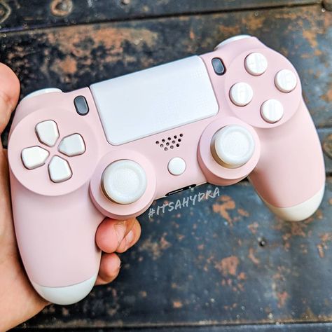 Sold my last pastel pink shell, this is what we did with it. What do you think? Partner Ps4 Controller Custom, Art Tablet, Playstation Controller, Streaming Setup, Gamer Room Decor, Console Gaming, Video Game Rooms, Gaming Stuff, Ps4 Controller