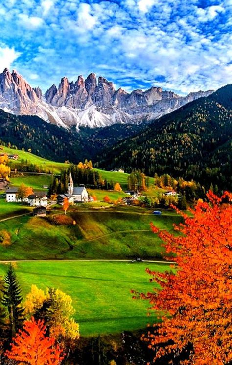 European Mountains, Mountain Wallpaper, Northern Italy, Alam Yang Indah, Beautiful Places To Visit, Places Around The World, Most Beautiful Places, Wonderful Places, Nature Pictures