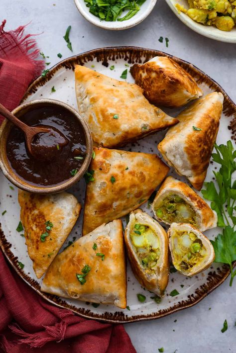 Samosas Recipe, Tamarind Sauce, Samosa Recipe, The Recipe Critic, Recipe Critic, Bulgogi, Crispy Potatoes, Samosa, Best Appetizers